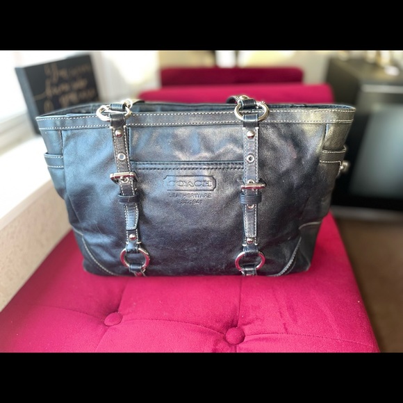 Like NEW Coach East West Gallery Tote - Picture 9 of 16